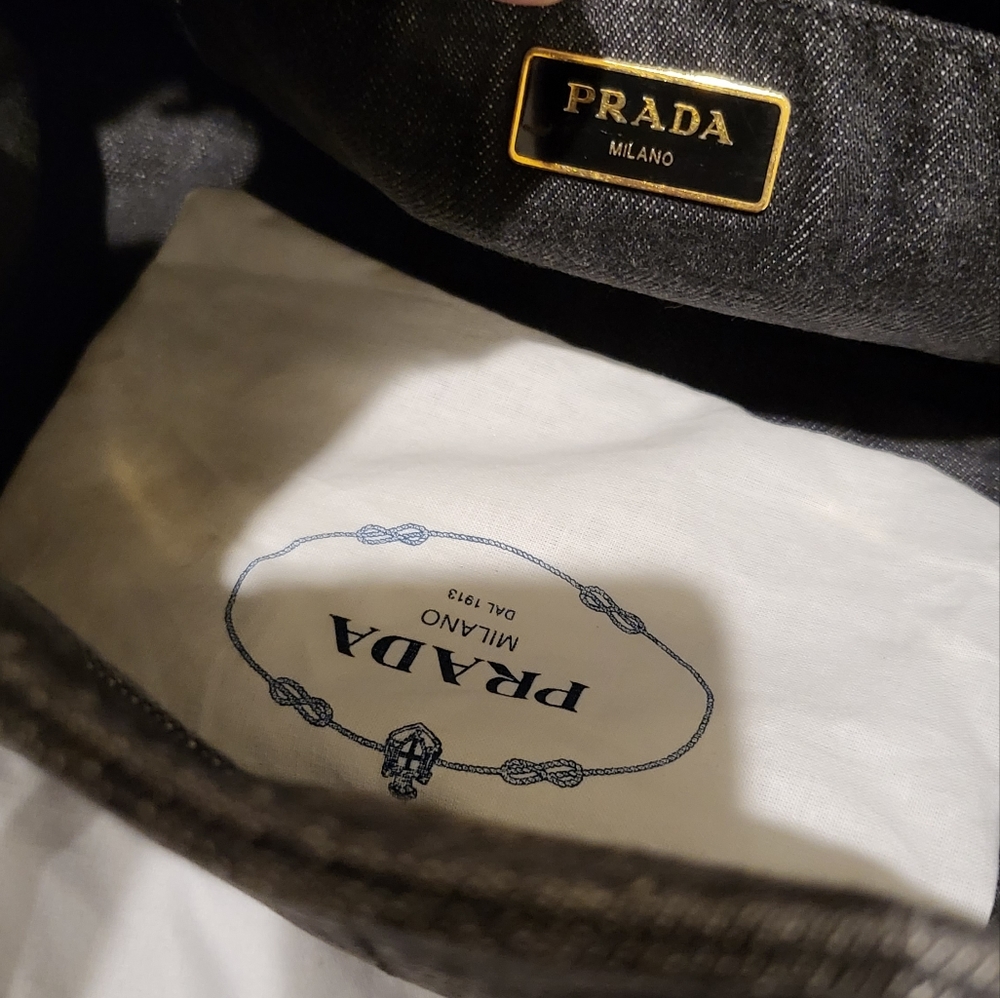 Authentic prada canapa small - Picture 5 of 11
